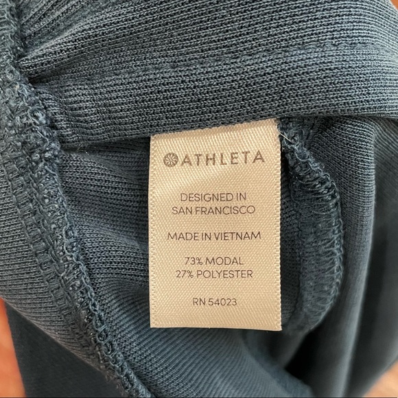 Athleta casual green/blue shorts size M - Picture 6 of 6